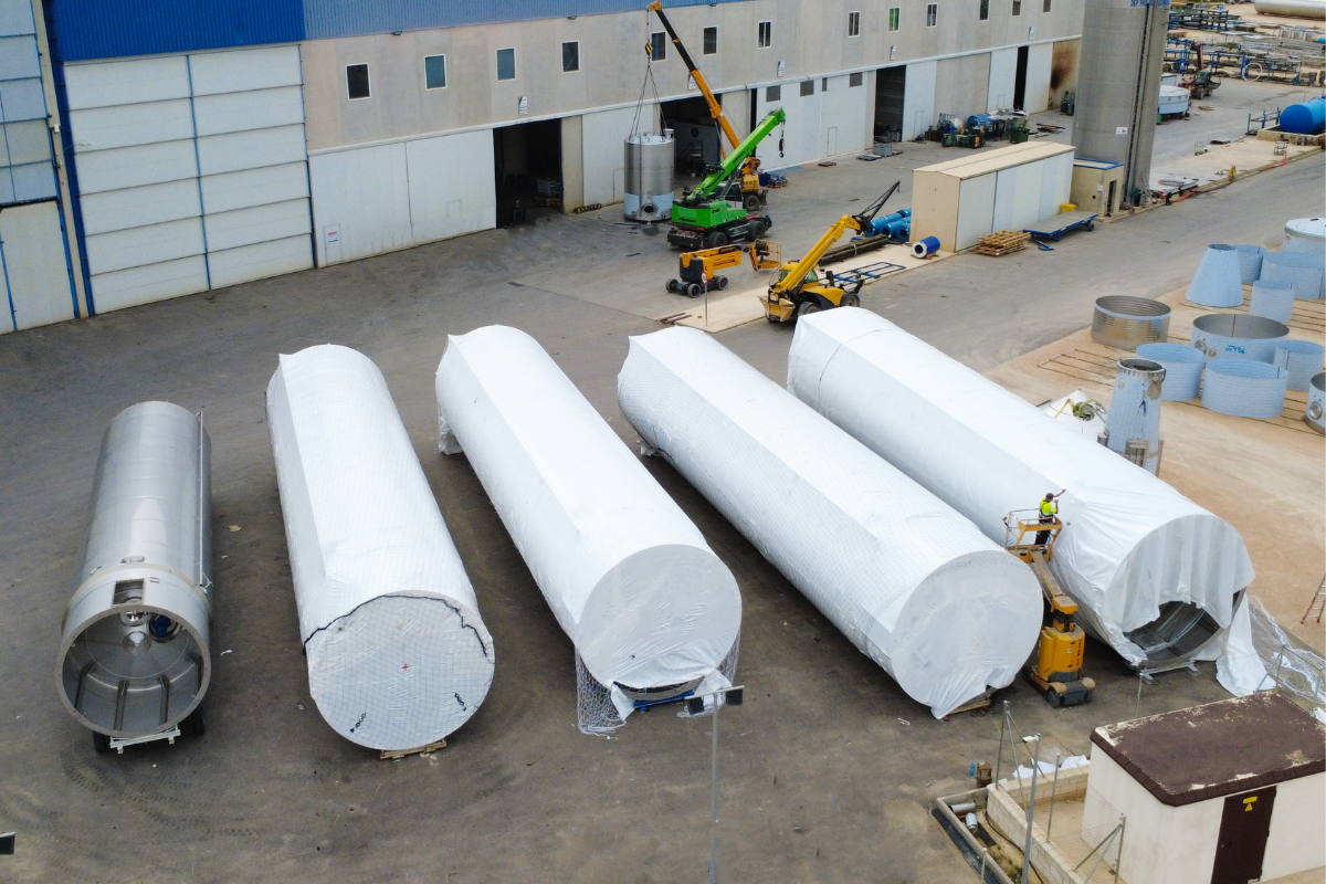 Parcitank prepara depósitos de grandes dimensiones para su transporte transoceánico