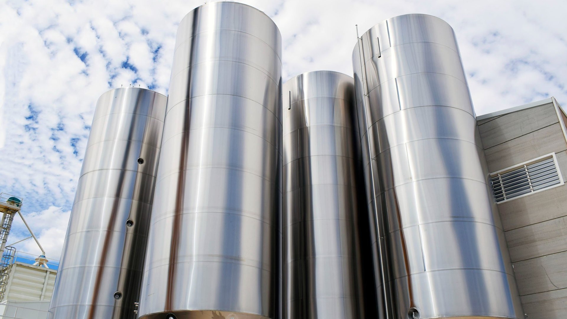 Advantages of stainless steel tanks