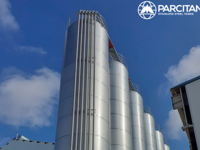 Descubre la excelencia en almacenamiento con los silos de PARCITANK, S.A.