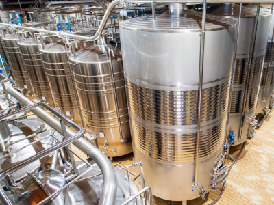 Stainless steel wine tanks and installations: a safe bet for quality, efficiency and tradition
