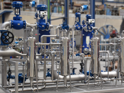 Solutions modulaires sur mesure : innovation et efficacité avec nos skids d'isomérisation